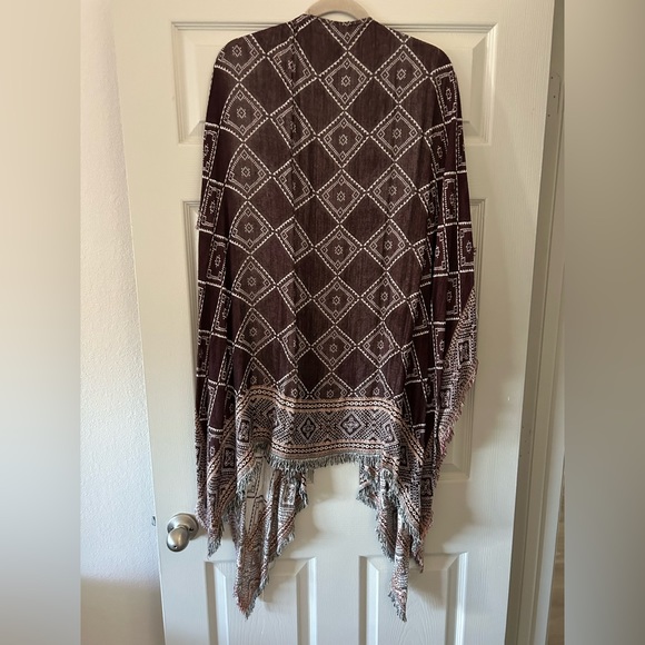 Patterned shawl - Picture 3 of 3